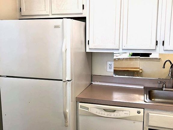 4th image of 387 Cumberland St Floor 1