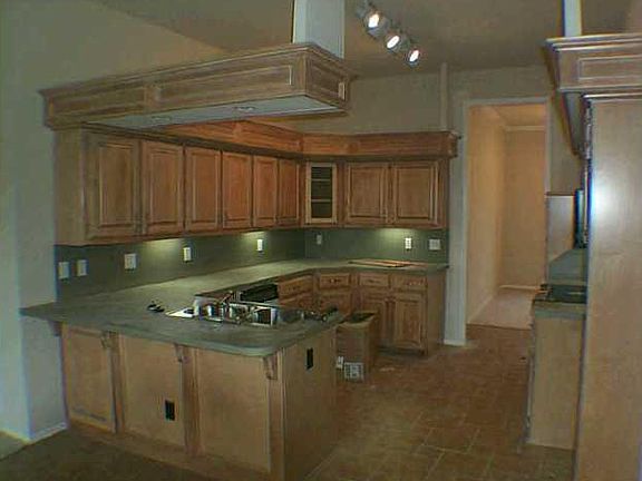 2nd image of 16916 Gladstone Cir