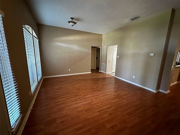 2nd image of 202 W Willow Creek Dr