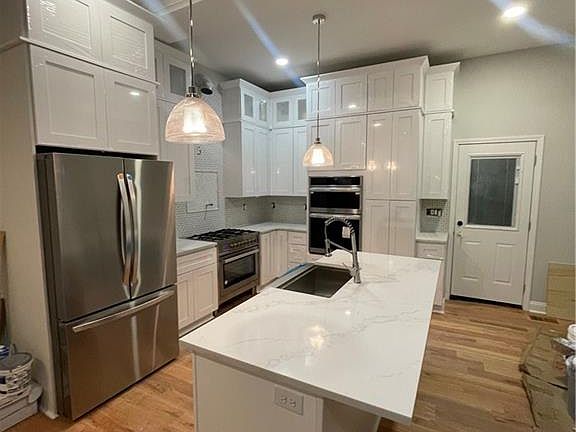 3rd image of 658 Darlington Cir NE