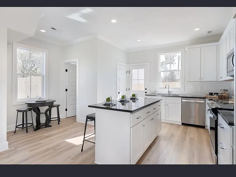 2305 Harvard Ave — Photo 8