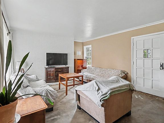 5th image of 5015 E 33rd St