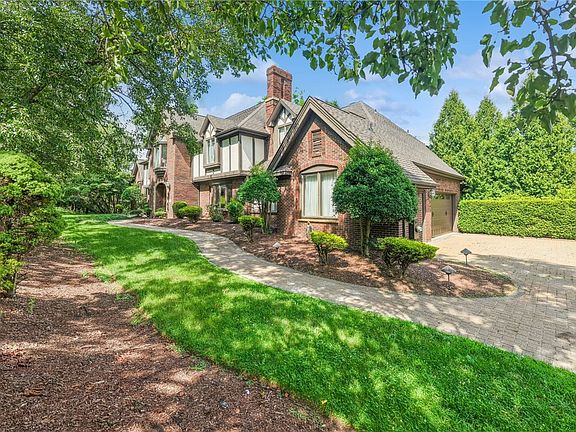 3rd image of 326 Red Oak Ct