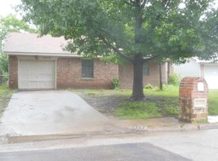 2250 Aggie Dr, Grand Prairie, TX 75051