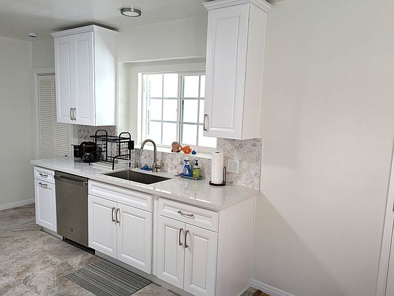 5th image of 3034 Sagamore Way
