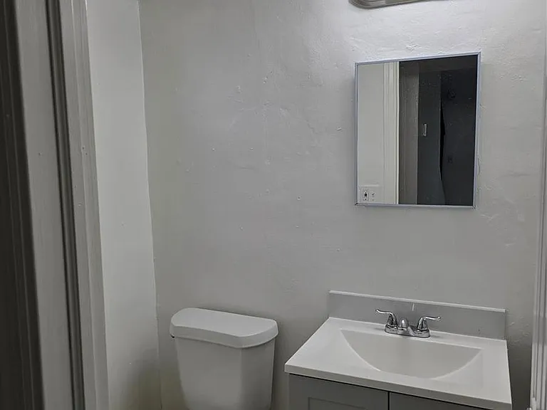 20 NW 7th Ave #6 — Photo 6
