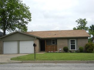 720 Saddle Rd, White Settlement, TX 76108