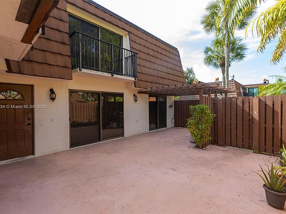5th image of 806 SW 119th Way #806