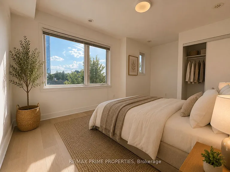 315 Village Green Sq #Townhouse 69 — Photo 12