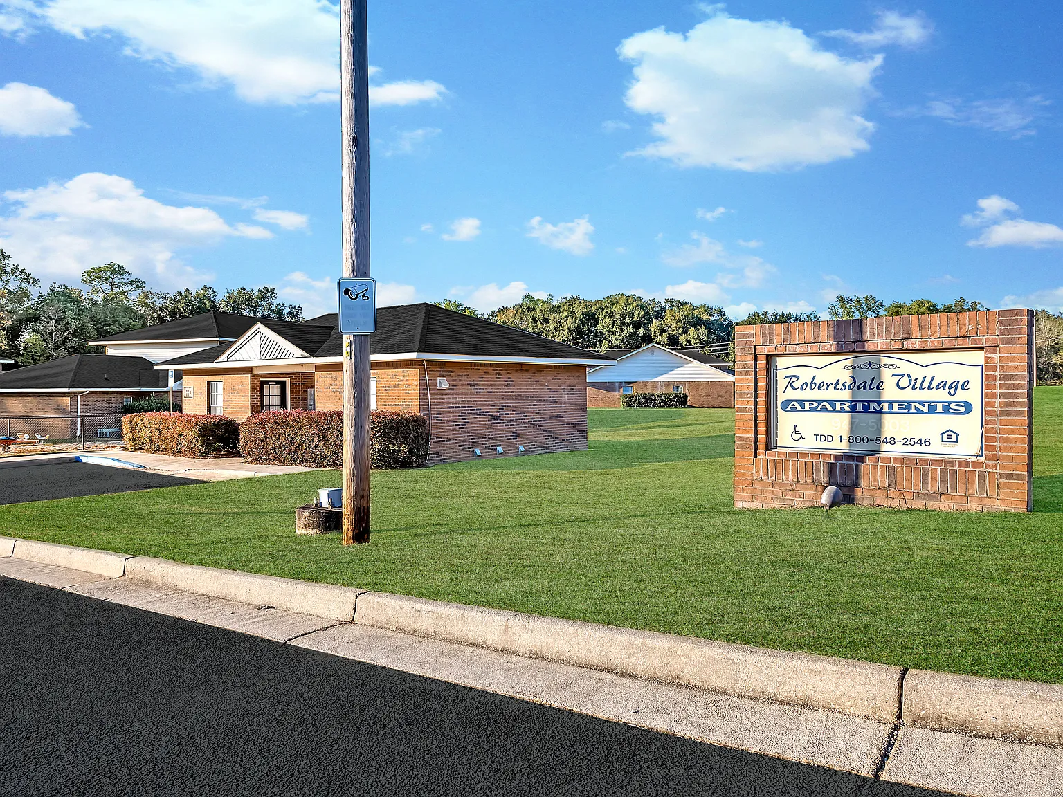 Robertsdale Village Apartments — Photo 1