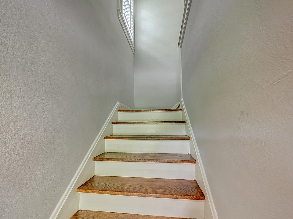 Stairwell to apartment