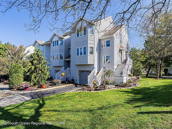 3rd image of 365 Mimosa Court #3605