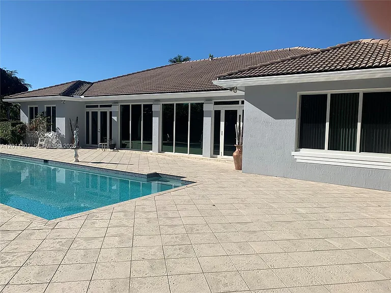 7625 SW 75th Ave — Photo 1