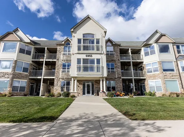 6955 South Riverwood BOULEVARD #111, Franklin, WI 53132
