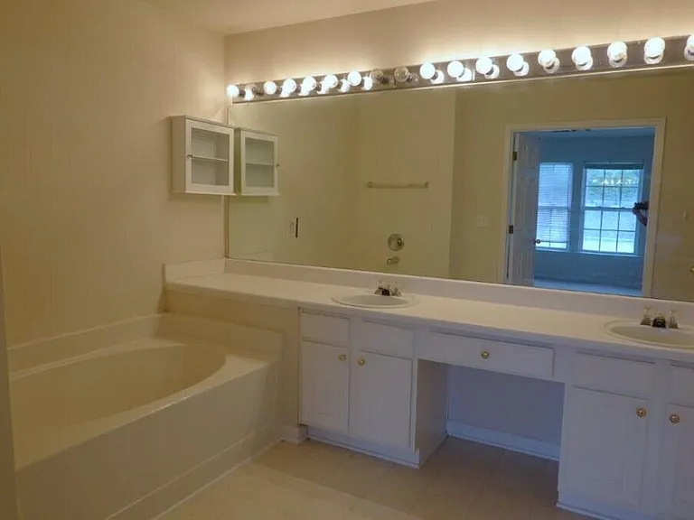 205 Whitney Oaks Ln — Photo 10