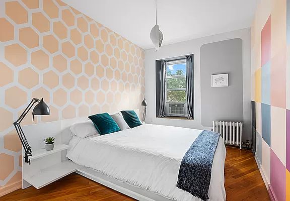 4th image of 376 Bergen St APT 4R