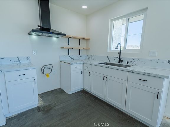 5th image of 61638 La Jolla Dr