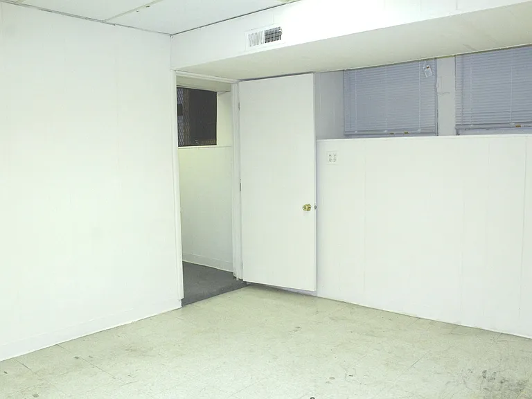 Avon Apartments — Photo 37