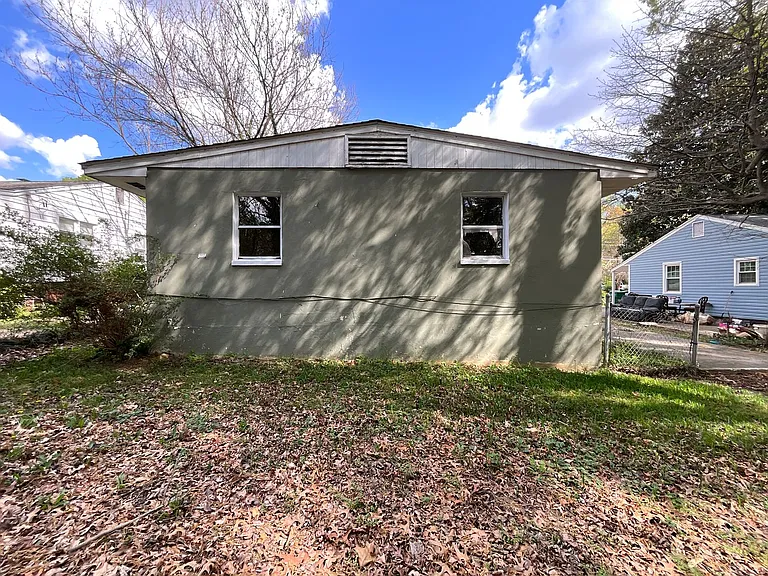 509 Ashburn St — Photo 2