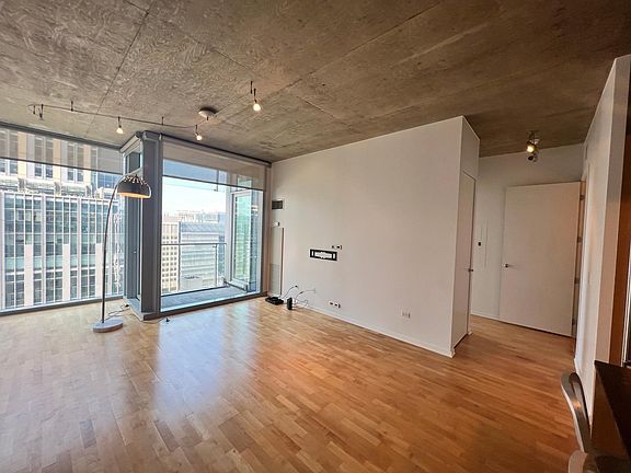5th image of 600 N Fairbanks Ct Unit 2303