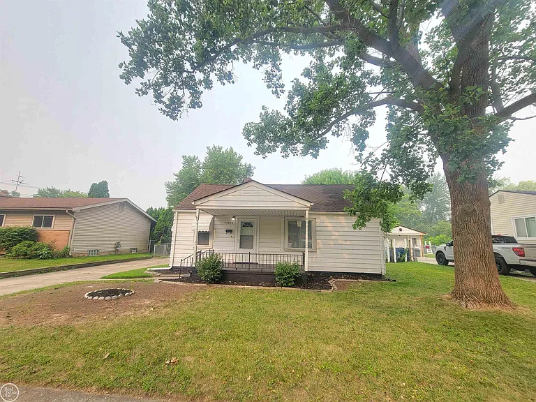 24203 Pingree Ave — Photo 1