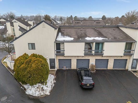 5th image of 275 Crabtree Ct