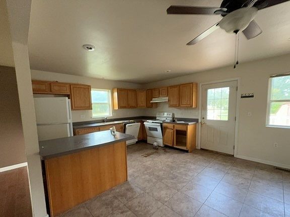 5th image of 557 N Hickory St