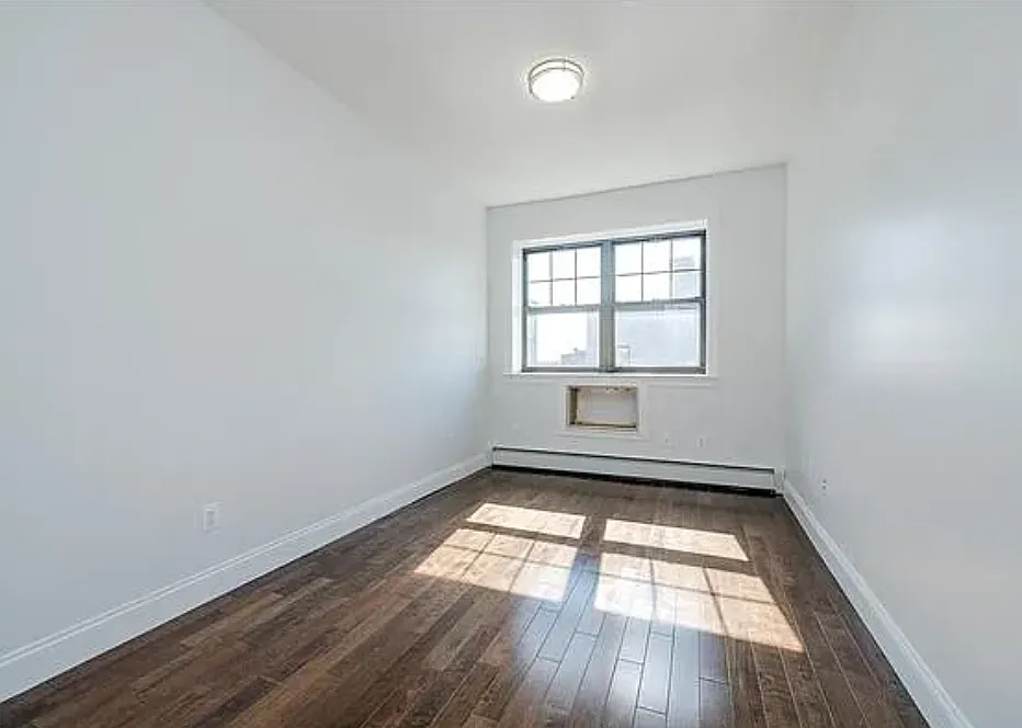 Building Photo - 2115 Burr Ave #2B