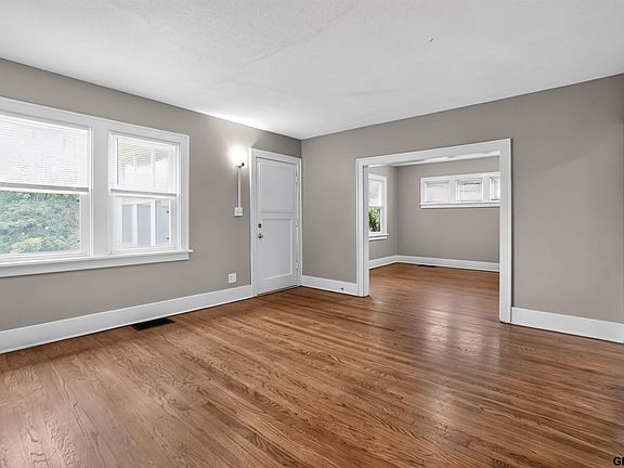 5th image of 2724 Whitmore St