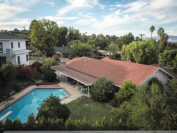 4th image of 19418 Wells Dr
