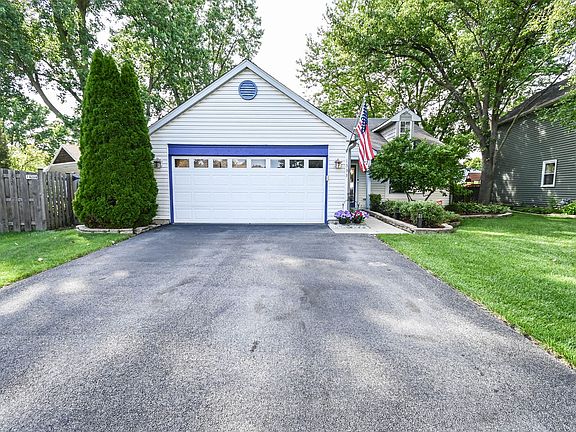3rd image of 1333 Regency Ln