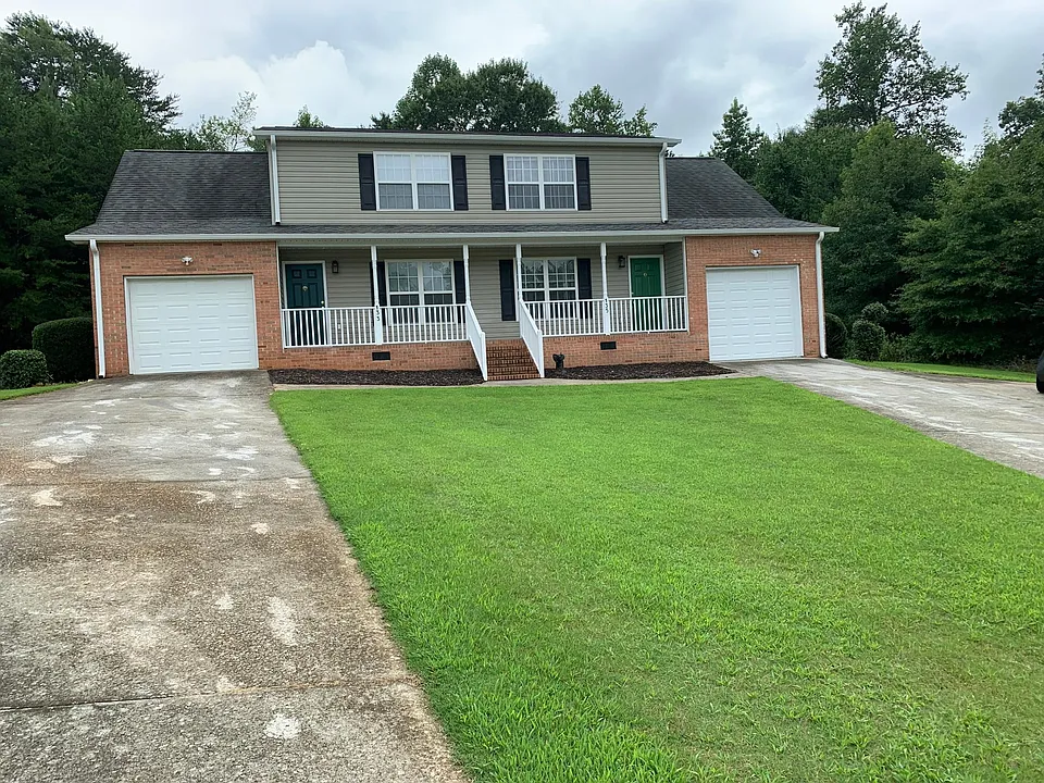 133 River Oaks Cir