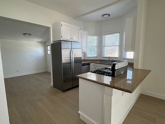 3rd image of 1137 Irolo St #A4f9a7fe2