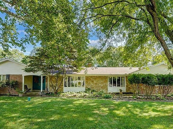 2nd image of 3348 Leawood Dr