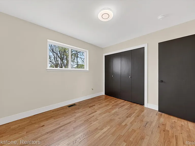 30428 Iroquois Dr — Photo 13