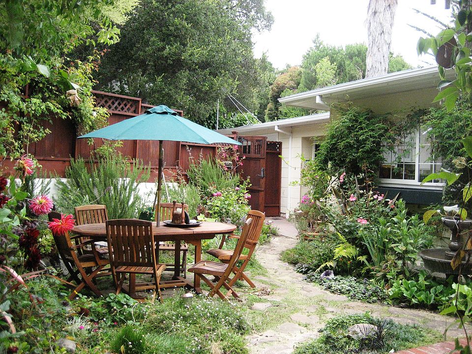 Garden Sitting Area