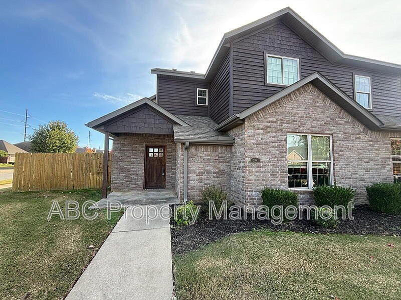 1st image of 3101 SW Warberry Ave