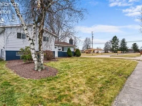 14961 Larkfield Dr, Brookpark, OH 44142