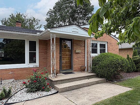 4th image of 2521 Riverview Pl