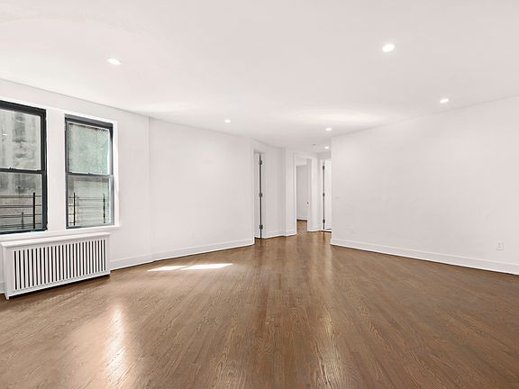 4th image of 226 E 70th St APT 3C