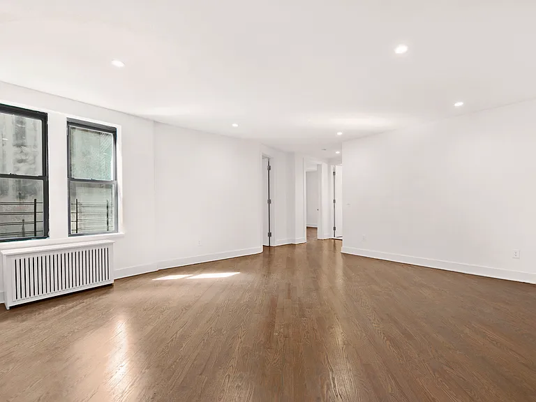 226 E 70th St #3C — Photo 4