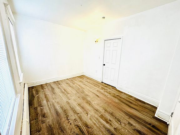 3rd image of 10 Noll Pl #1