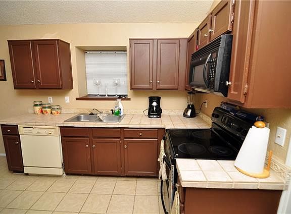 3rd image of 1310 Daffodil Ln