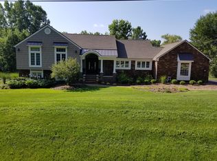 2270 Shore Hill Dr, West Bloomfield, MI