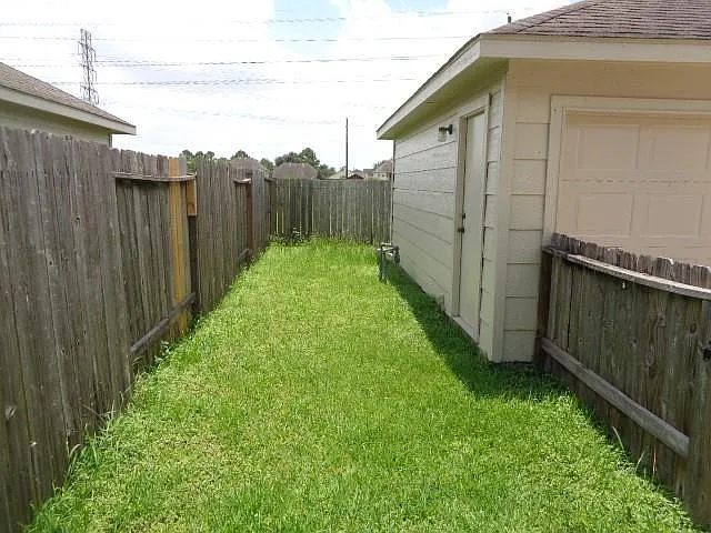 16807 Mammoth Springs Dr — Photo 35