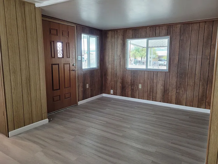 620 Silver Ln — Photo 13
