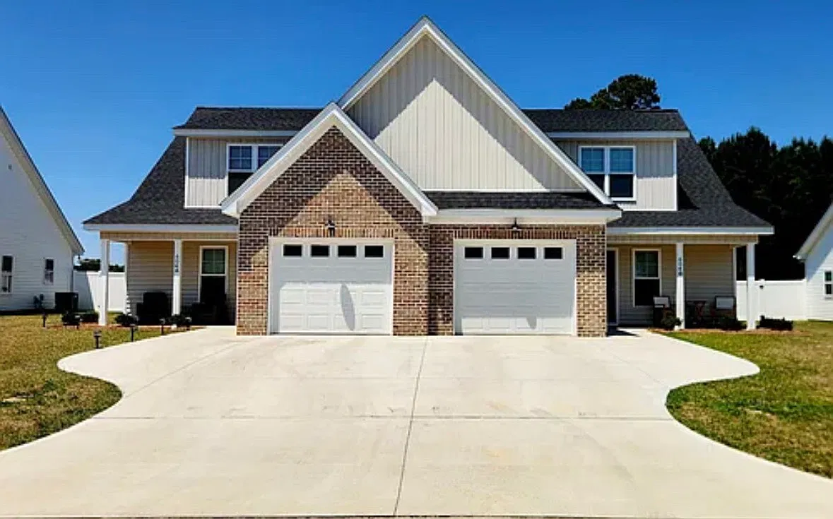 3 bed, 2.5 bath, $1,800 — Photo 1