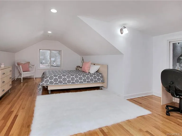 8 Lone Pine Ln — Photo 24