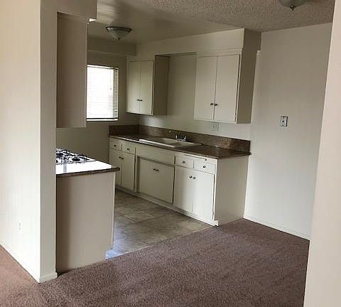 3rd image of 2831 Montrose Ave APT 12A