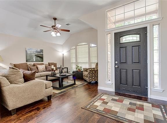 5th image of 705 Oak Hollow Ln